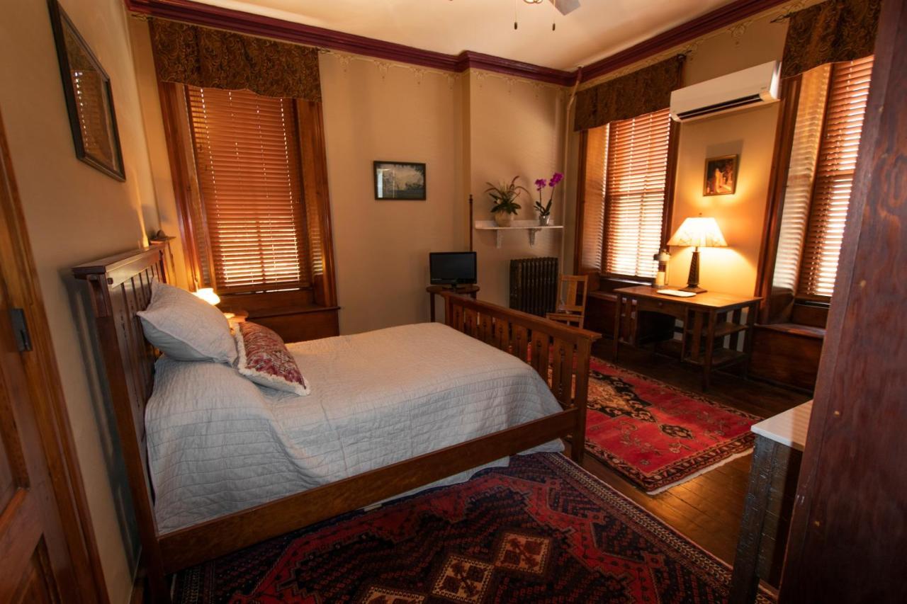 Gifford-Risley House Bed And Breakfast Media Exterior photo