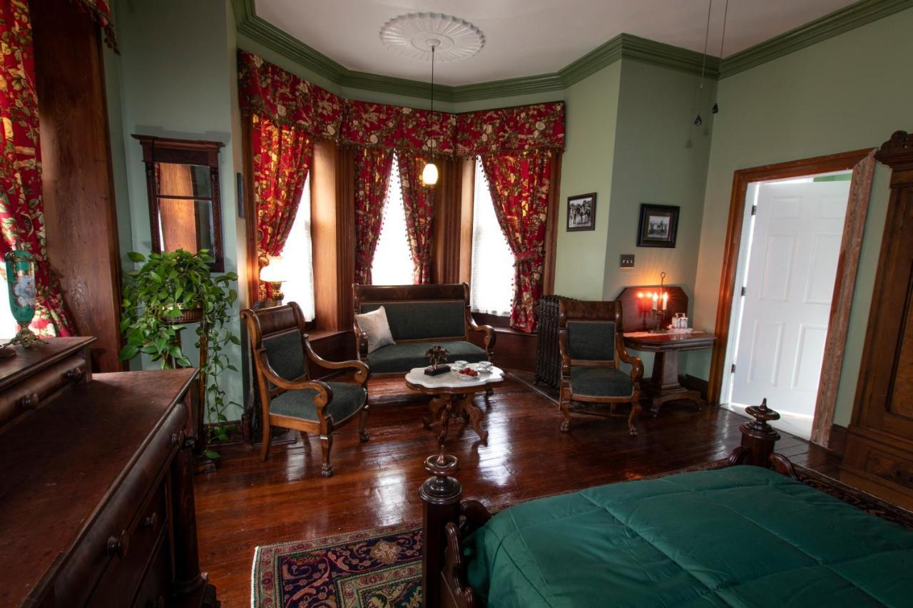 Gifford-Risley House Bed And Breakfast Media Exterior photo