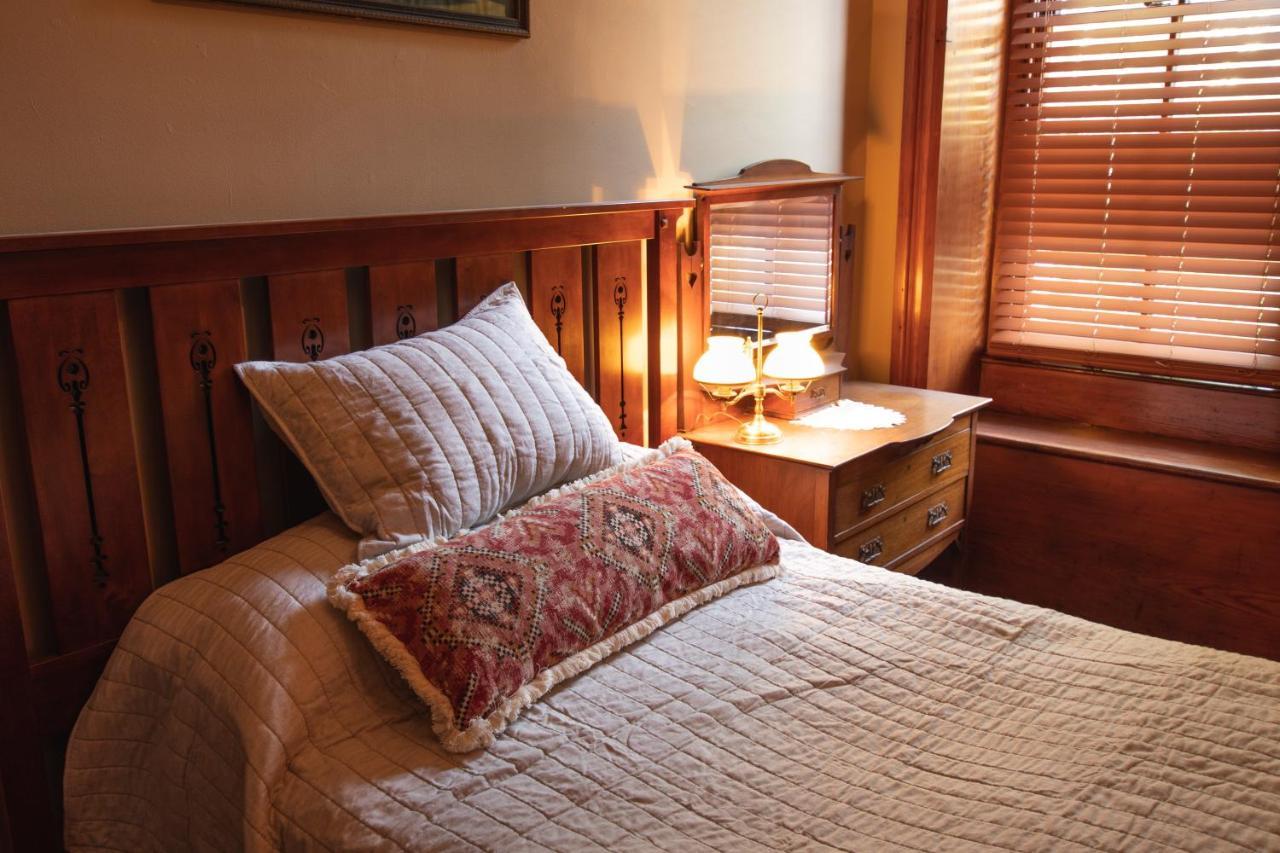 Gifford-Risley House Bed And Breakfast Media Exterior photo
