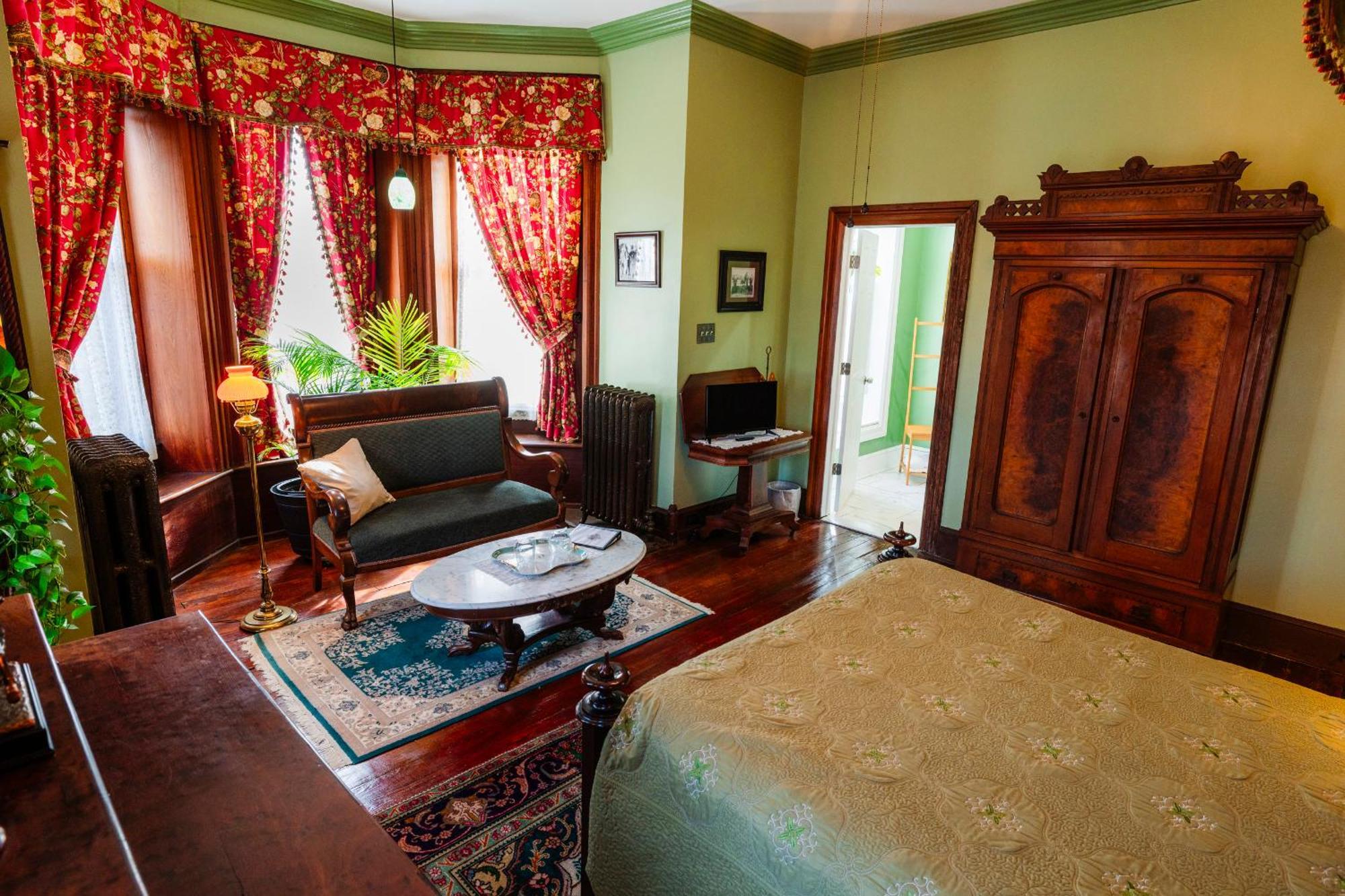 Gifford-Risley House Bed And Breakfast Media Exterior photo