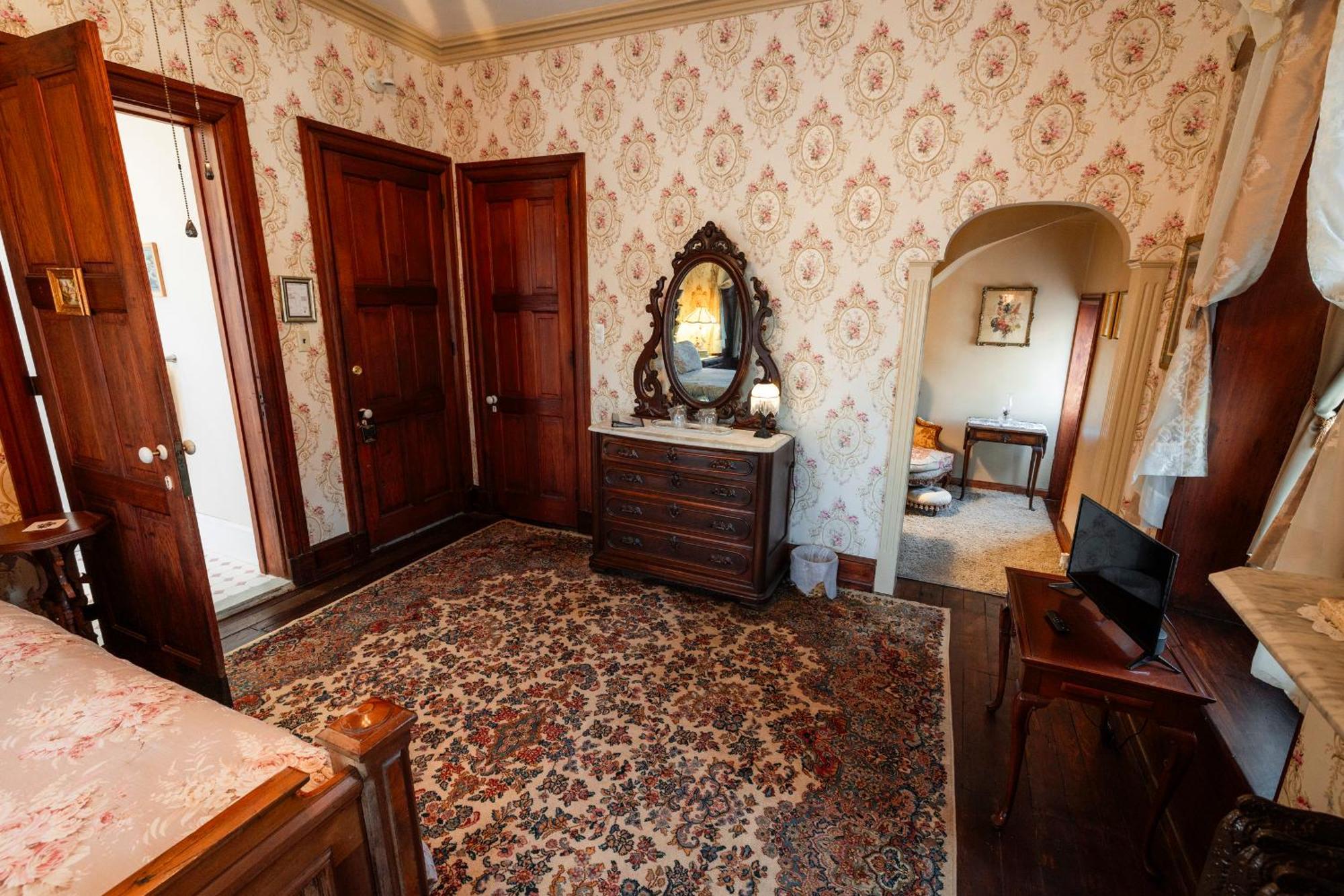 Gifford-Risley House Bed And Breakfast Media Exterior photo
